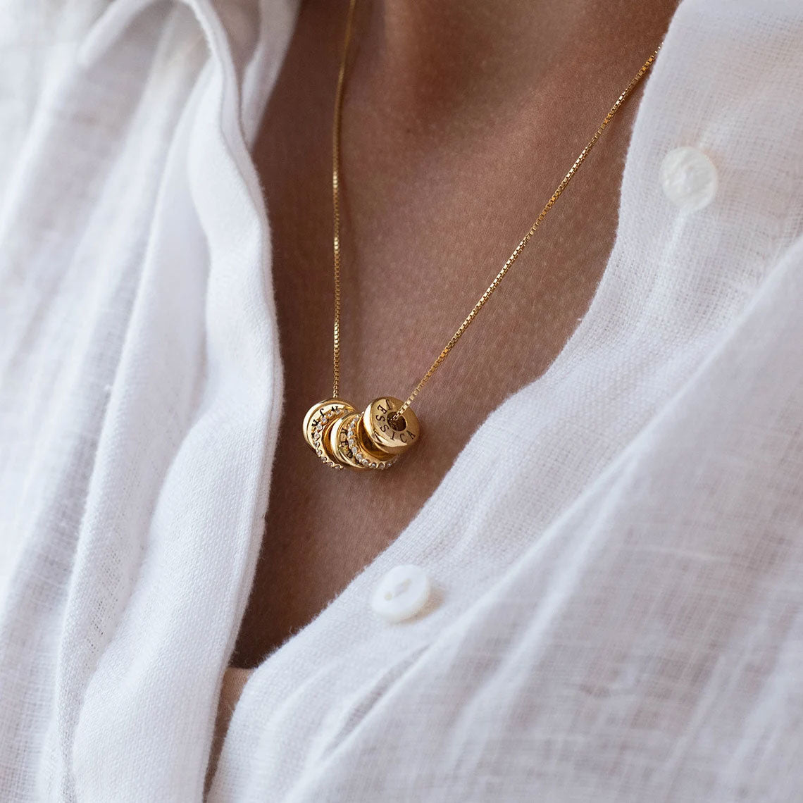 Personalized Disc Necklace With Diamond